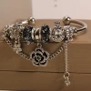 Pan estilo europeo y americano flores abiertas pulsera moda mujer clásico rosa negro flor colgante boraja perlas pulsera details Picture